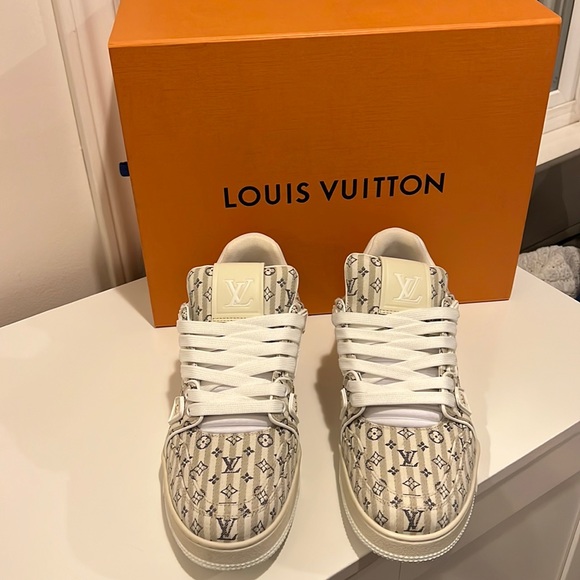 Louis Vuitton Trainer Sneaker - Picture 2 of 11